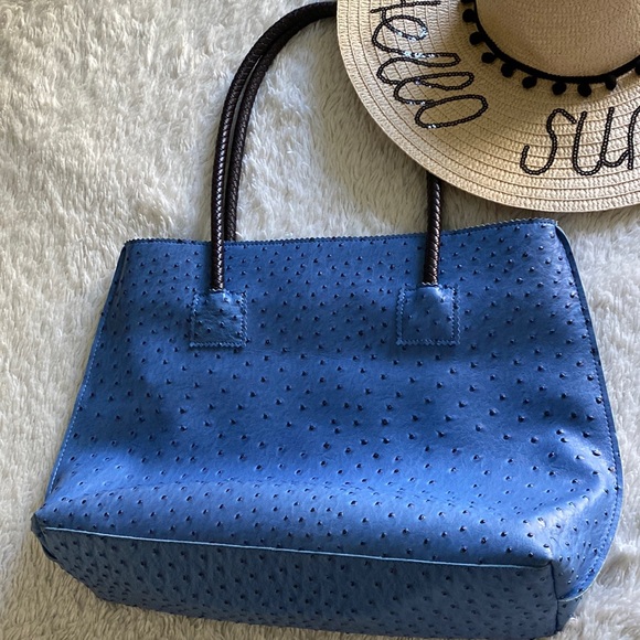 Sale! 🛍️Ostrich Embossed Azure Tote - Picture 4 of 15